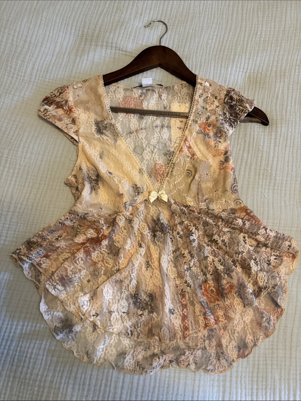 Kimchi Blue Lace Floral V-Neck Too